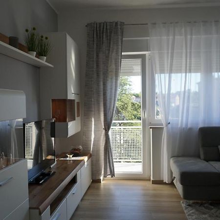 Apartman Luka プーラ エクステリア 写真