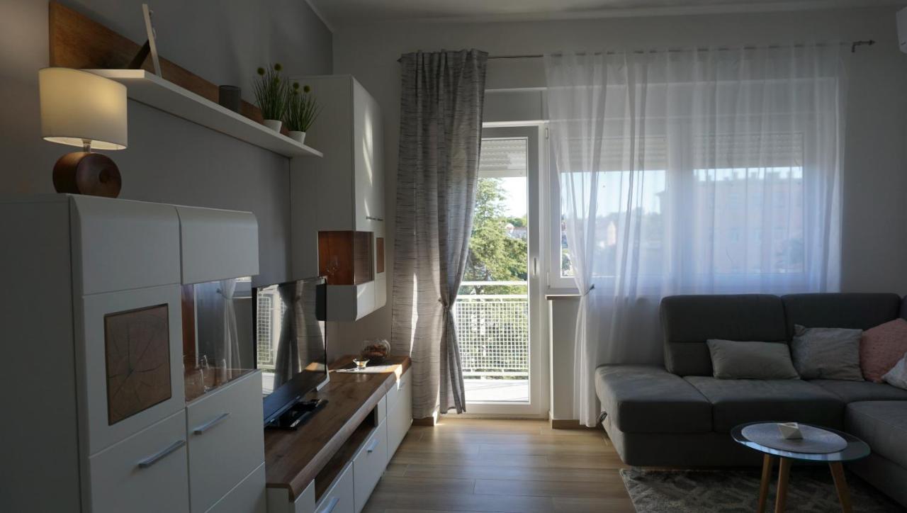 Apartman Luka プーラ エクステリア 写真