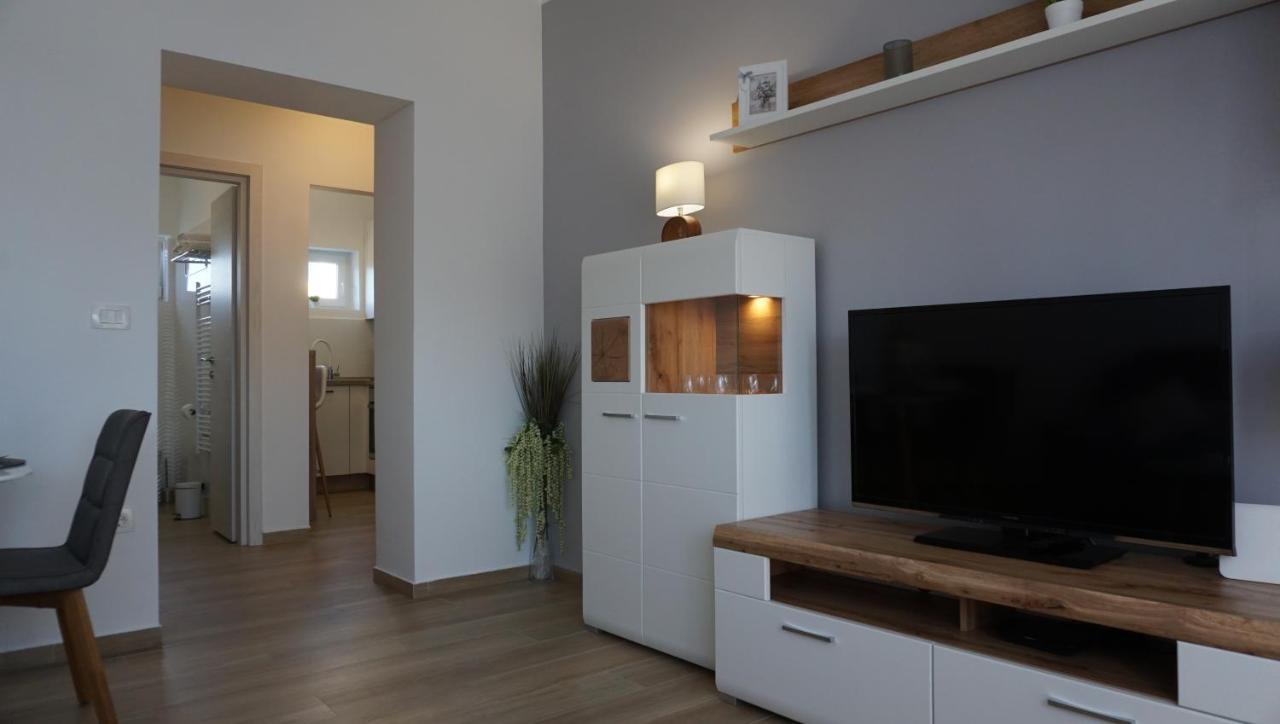Apartman Luka プーラ エクステリア 写真