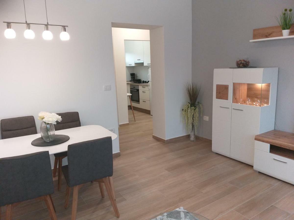 Apartman Luka プーラ エクステリア 写真